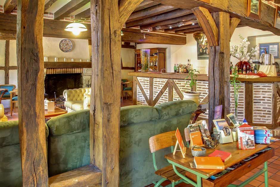 Auberge Du Cheval Blanc - Teritoria Selles-Saint-Denis Ресторант снимка