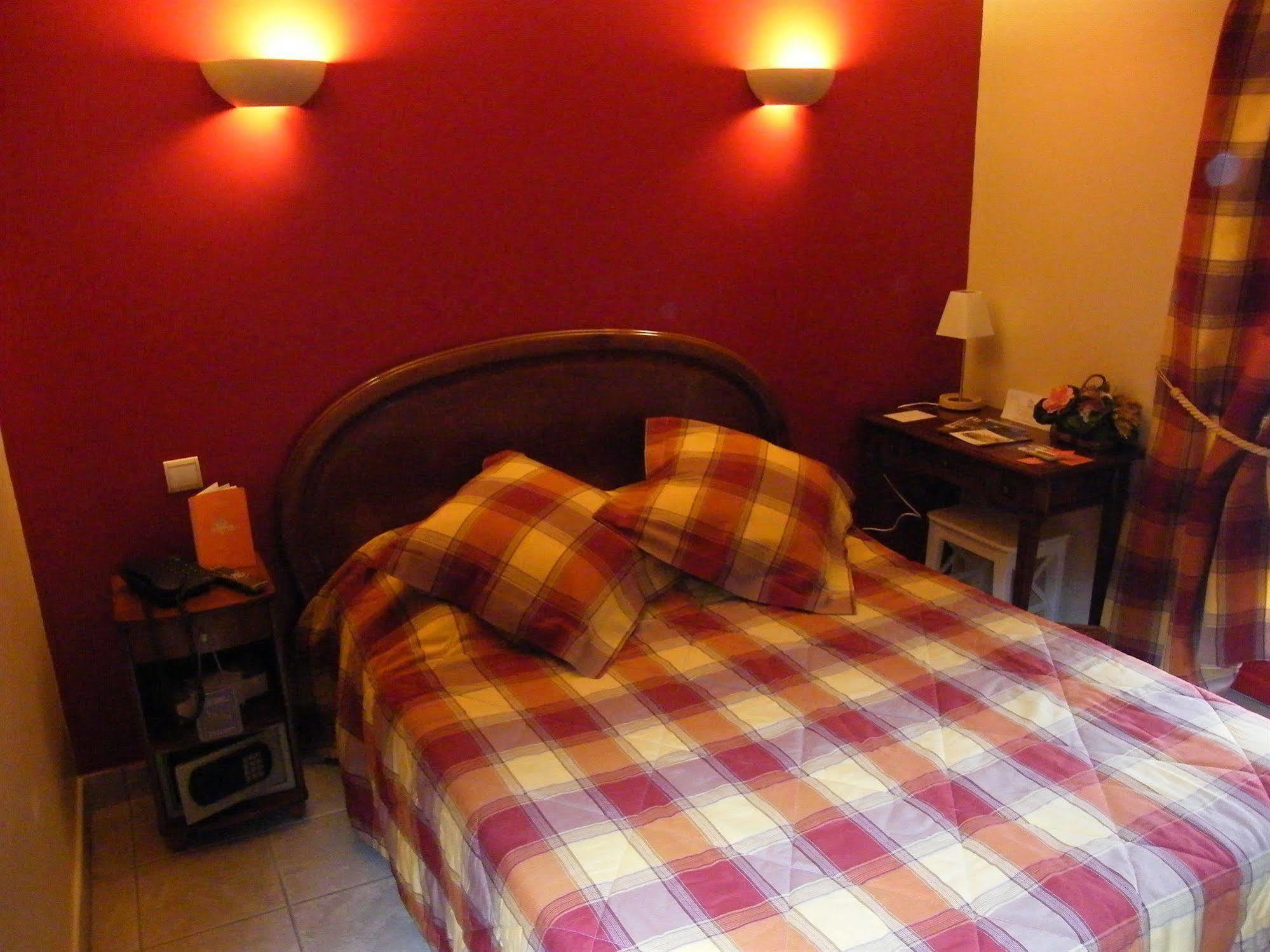 Auberge Du Cheval Blanc - Teritoria Selles-Saint-Denis Екстериор снимка